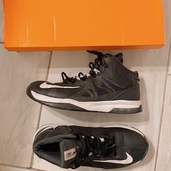 Nike Airmax Stutter Step 2 - Picture 2 of 2